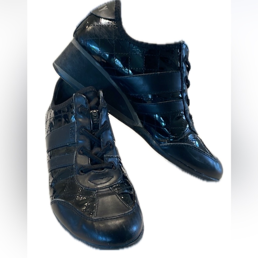 DKNY Shiny Blsck  Patton, laced fashion sneakers